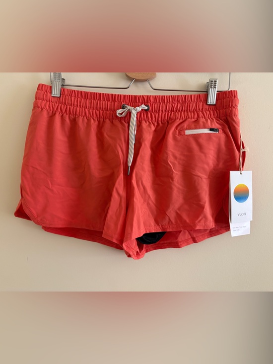 Vuori Pants - Vuori Coral-Red Women's Athletic Shorts
